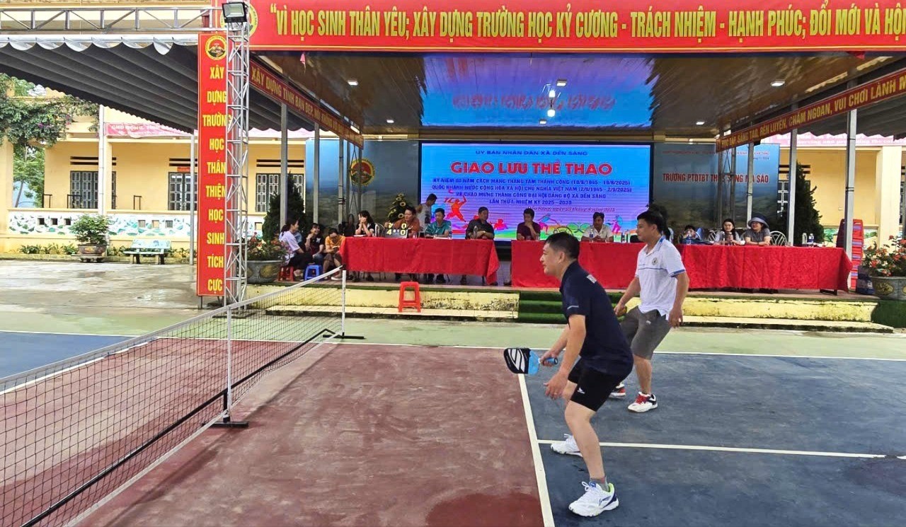 Các trận đấu diễn ra sôi nổi, kịch tính. 24-8densang4-8951.jpg