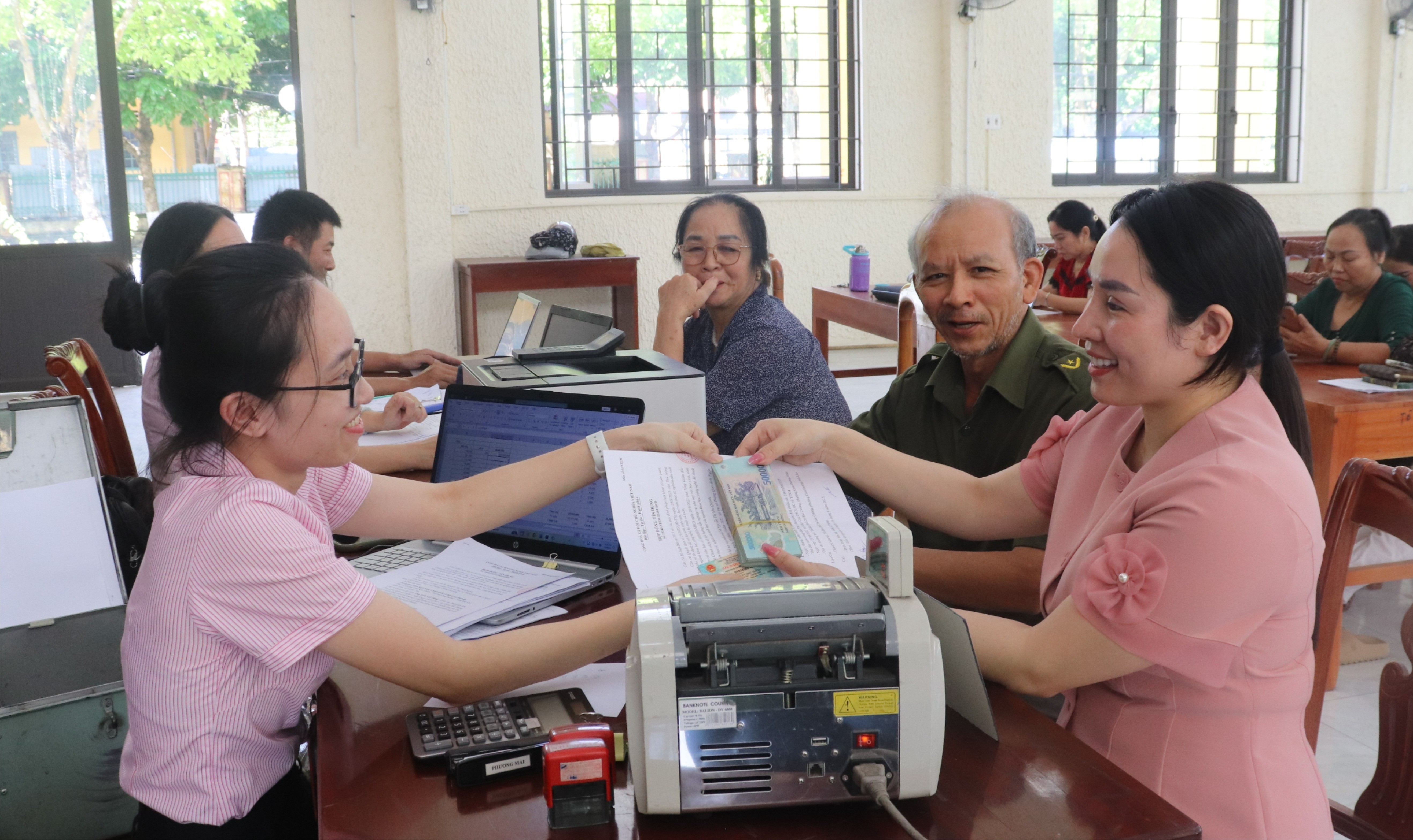 Ngân hàng Chính sách xã hội tỉnh Lào Cai đã giải ngân khoản vay đầu tiên cho sinh viên theo Quyết định số 29/2025/QĐ - TTg. img-2747-6779.jpg
