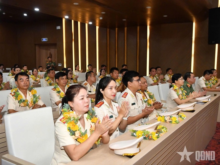 Tổng Bí thư Tô Lâm gặp mặt các gương điển hình dự Đại hội Thi đua “Vì an ninh Tổ quốc” lần thứ IX ảnh 4 Tổng Bí thư Tô Lâm gặp mặt các gương điển hình dự Đại hội Thi đua “Vì an ninh Tổ quốc” lần thứ IX ảnh 4