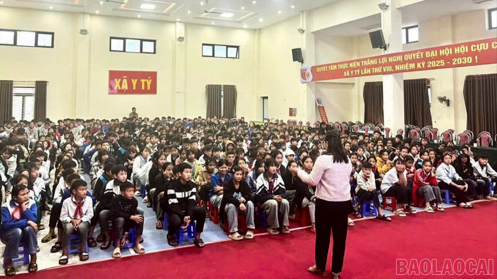 Học sinh tham gia buổi tuyên truyền. baolaocai-br_hocsinh-5059.jpg
