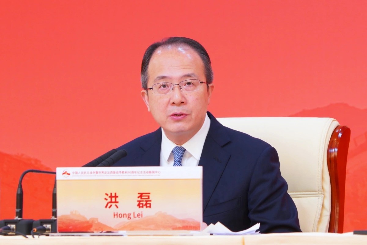 Trợ lý Bộ trưởng Ngoại giao Trung Quốc Hồng Lỗi chủ trì buổi họp báo. tq2.jpg