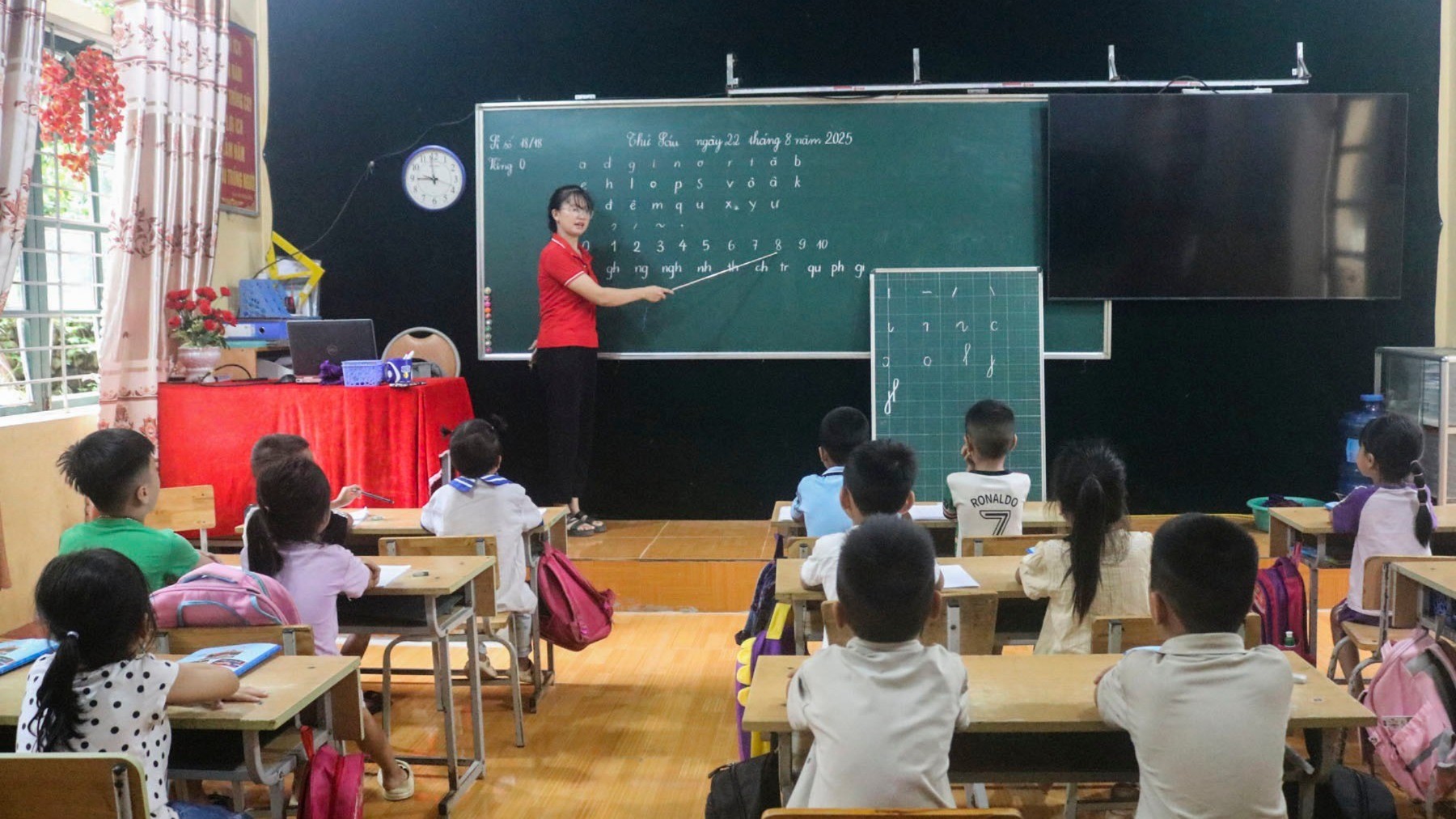Lớp tăng cường tiếng Việt cho học sinh dân tộc thiểu số trước thềm năm học mới tại Trường PTDTBT Tiểu học Trịnh Tường. 24-8lophoc1-5770.jpg