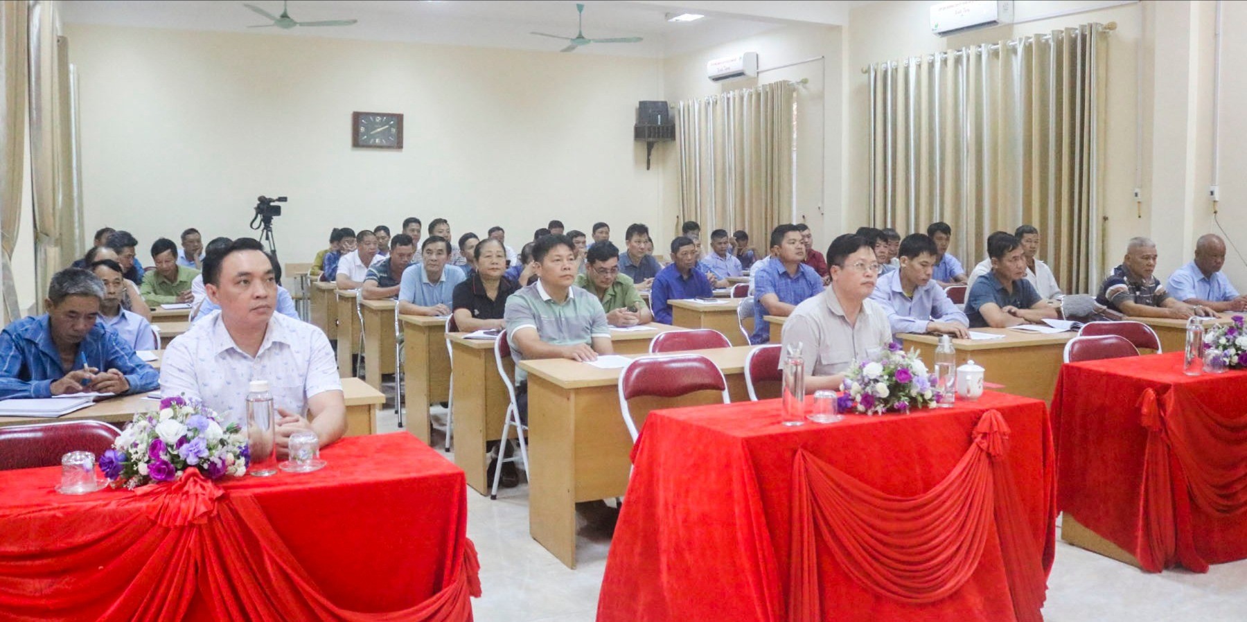 Các đại biểu và học viên tại lớp tập huấn. 26-8lopboiduong2-4788.jpg