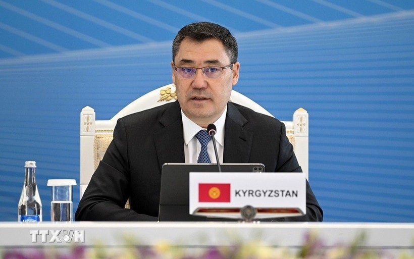 Tổng thống Kyrgyzstan Sadyr Japarov. Tổng thống Kyrgyzstan Sadyr Japarov.
