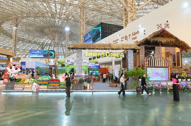 Khu gian hàng trưng bày của UBND tỉnh Sơn La.