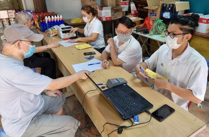 Chi trả lương hưu cho người hưởng tại Hà Nội.