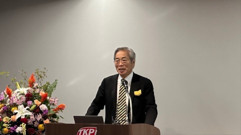 Giáo sư Yuji Suzuki, Chủ tịch Liên hiệp các Hội UNESCO Nhật Bản, Tổng thư ký Liên hiệp các Hội UNESCO Châu Á-Thái Bình Dương phát biểu tại hội nghị. cong-nghiep-van-hoa-8344224-5319.jpg
