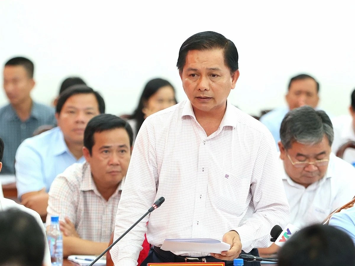 Chủ tịch UBND TP Cần Thơ báo cáo Thủ tướng Chính phủ một số kết quả đạt được khi triển khai Đề án 1 triệu ha lúa chất lượng cao.