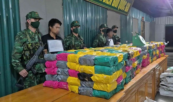 Biên phòng Quảng Trị bắt giữ 2 đối tượng người Lào, thu giữ 500kg ma túy các loại ngay tại khu vực biên giới. ma-tuy.jpg