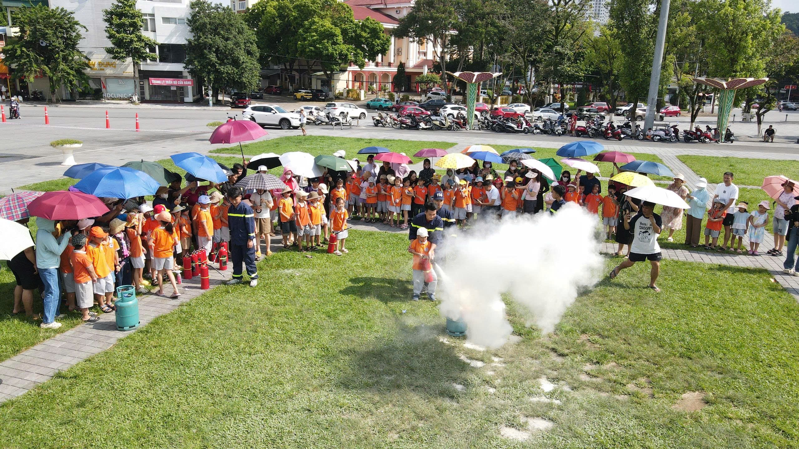 Quang cảnh buổi diễn tập. binhchuachay.jpg