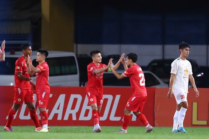 Niềm vui của đội chủ nhà khi có bàn mở tỷ số.