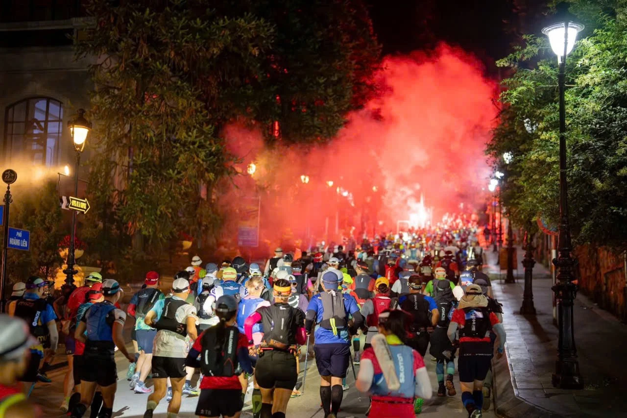 3 giờ sáng 20/9, cự ly 70km bắt đầu xuất phát với sự tham gia của 455 vận động viên.