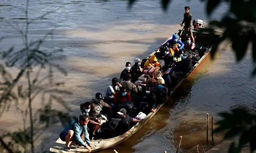 Nhiều người được cho là trốn khỏi trung tâm lừa đảo và vượt biên từ Myanmar sang Thái Lan. myanmarjpg-1761304908804.jpg