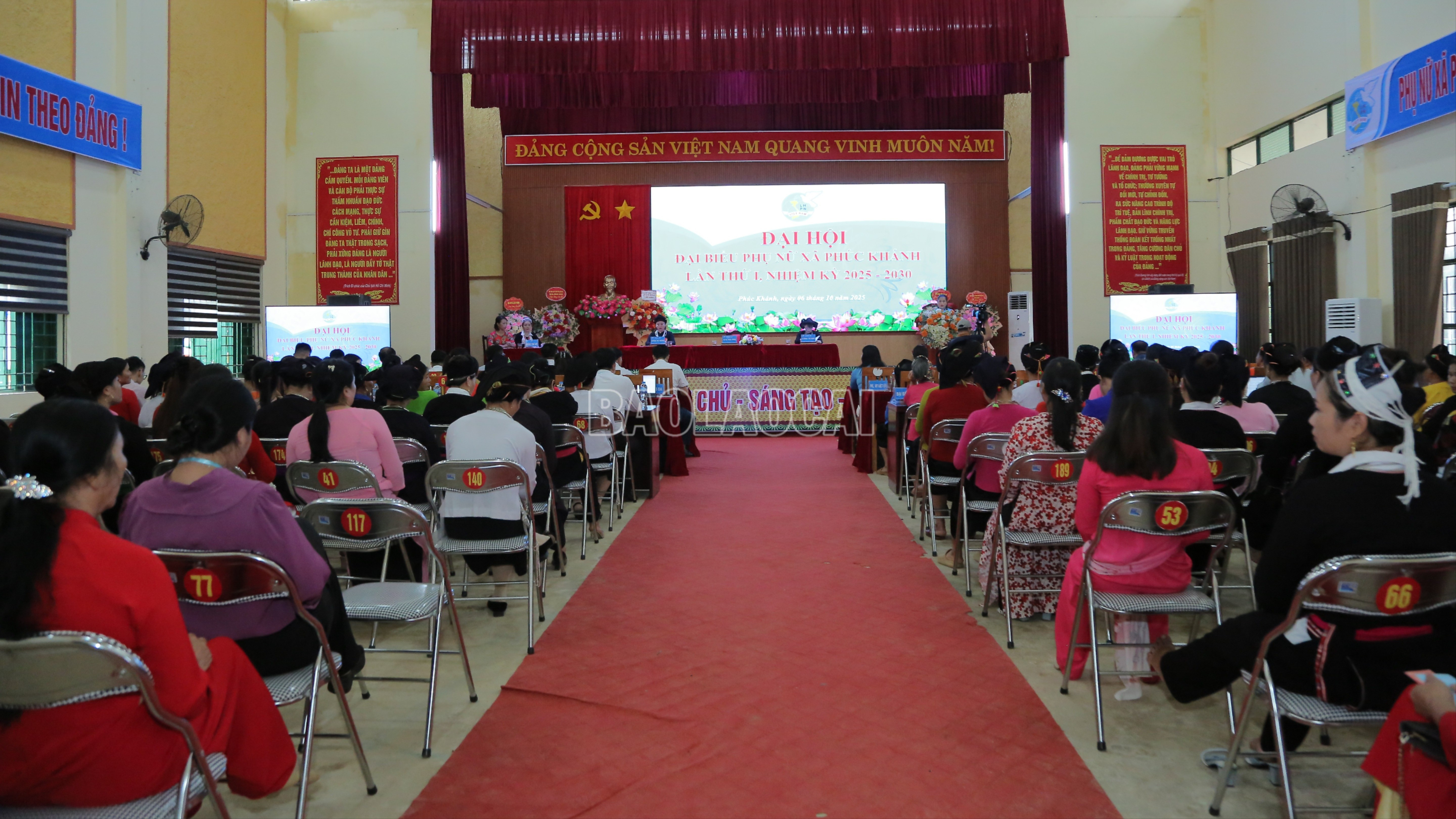 Quang cảnh đại hội. baolaocai-c_cici4474.jpg