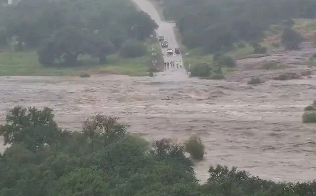 Lũ quét ở Texas (Mỹ) gây thiệt hại khủng khiếp. lu-lut-o-texas-1751812967839784802144.jpg