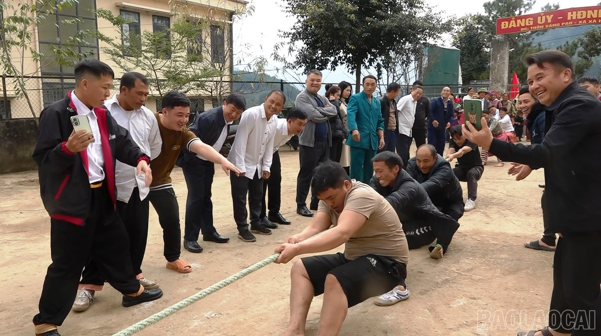 Các trò chơi dân gian tại ngày hội.