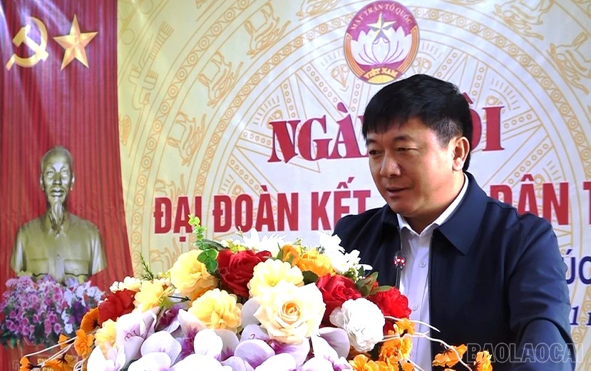 Đồng chí Giàng A Tông - Ủy viên Ban Thường vụ Tỉnh ủy, Bí thư Đảng ủy, Chủ tịch HĐND xã Hạnh Phúc phát biểu tại ngày hội.