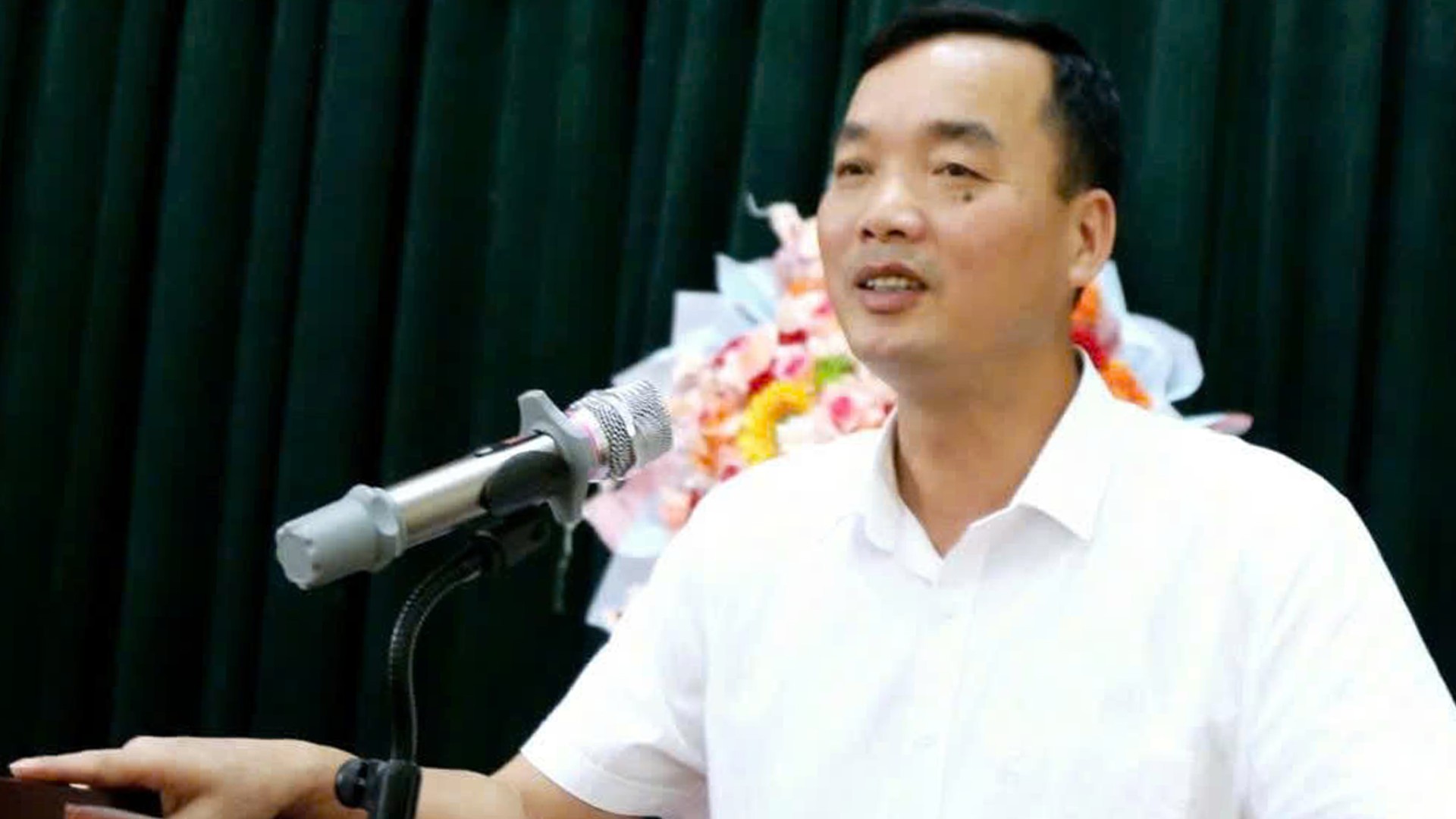 Đồng chí Tô Văn Thanh, Bí thư Đảng ủy xã Y Tý phát biểu chỉ đạo tại hội nghị. 9-7-thay11111.jpg