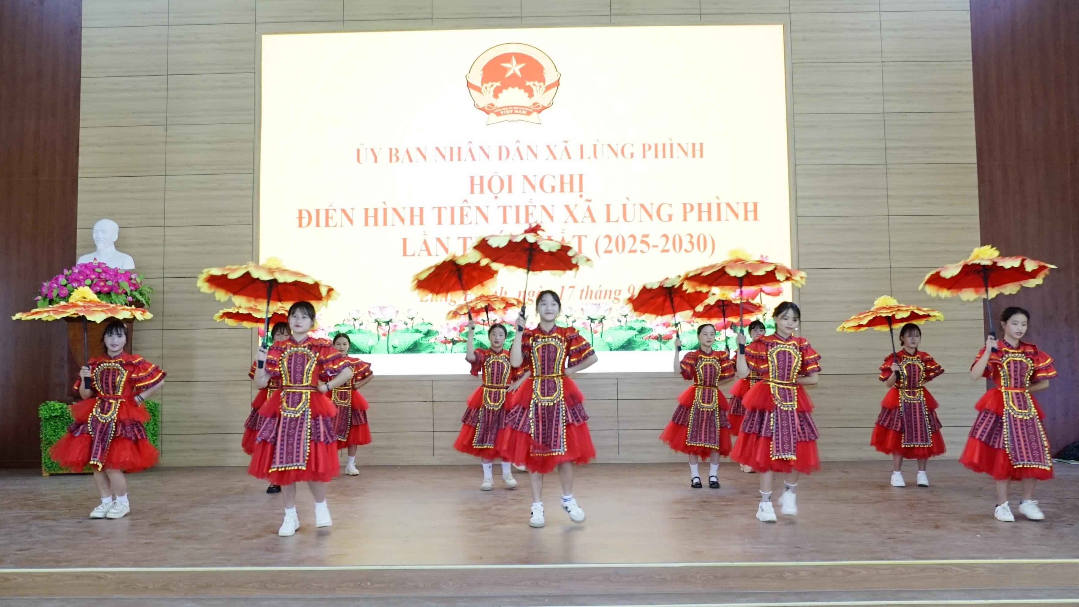 Văn nghệ chào mừng Hội nghị. dsc2545-472.jpg