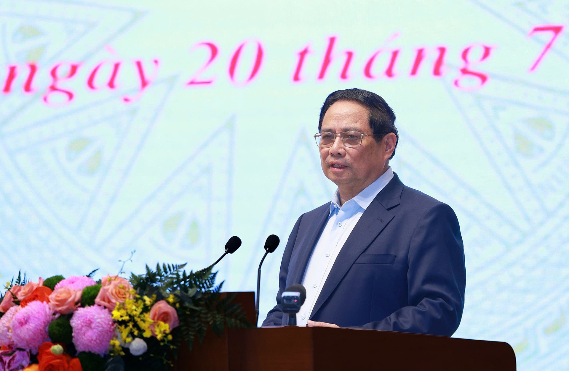 Theo Thủ tướng, bài học kinh nghiệm lớn nhất là phát huy vai trò người đứng đầu, sự chủ động, tích cực vào cuộc với đam mê, trách nhiệm cao, tư duy đổi mới, nhận thức đúng đắn, hành động quyết hiệu quả. ttcp.jpg