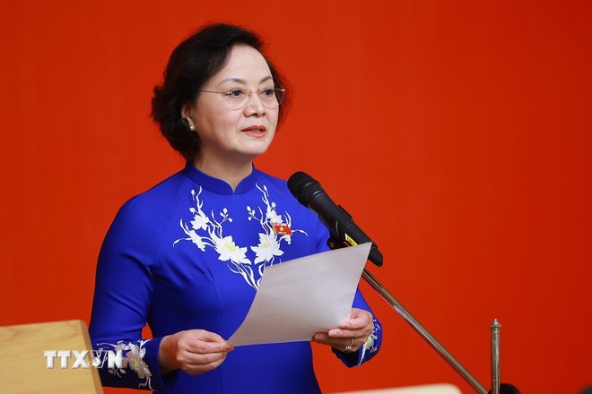 Bà Phạm Thị Thanh Trà, Phó Thủ tướng Chính phủ, thay mặt các Phó Thủ tướng được bổ nhiệm, phát biểu nhận nhiệm vụ. Bà Phạm Thị Thanh Trà, Phó Thủ tướng Chính phủ, thay mặt các Phó Thủ tướng được bổ nhiệm, phát biểu nhận nhiệm vụ.