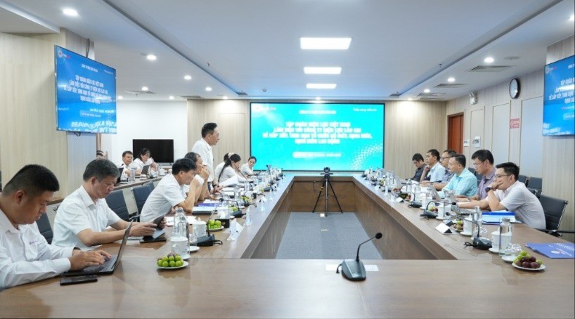 Quang cảnh buổi làm việc. 8-4189.jpg