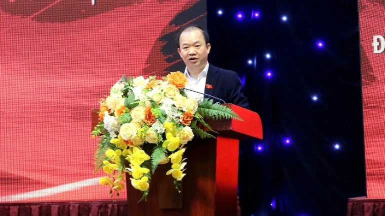 Phó Giáo sư, Tiến sĩ Bùi Hoài Sơn - Ủy viên chuyên trách Ủy ban Văn hóa và Xã hội của Quốc hội phát biểu.