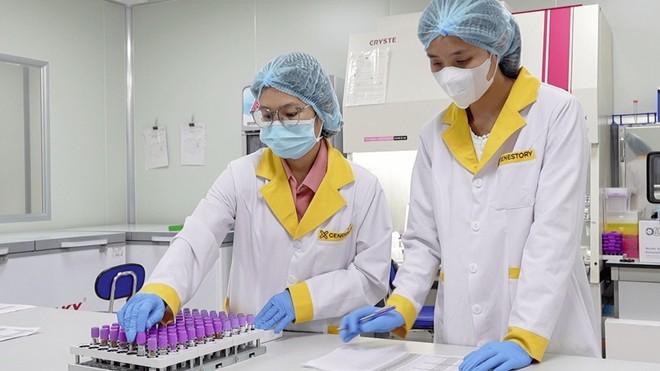 Kỹ thuật viên phòng Lab của GeneStory triển khai tách chiết ADN góp phần lưu trữ kết quả vào hệ thống cơ sở dữ liệu quốc gia. Kỹ thuật viên phòng Lab của GeneStory triển khai tách chiết ADN góp phần lưu trữ kết quả vào hệ thống cơ sở dữ liệu quốc gia.