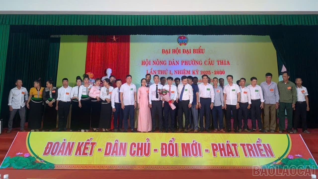 Ban Chấp hành Hội Nông dân phường Cầu Thia khóa mới ra mắt đại hội. baolaocai-br_ramat1-1-549.jpg
