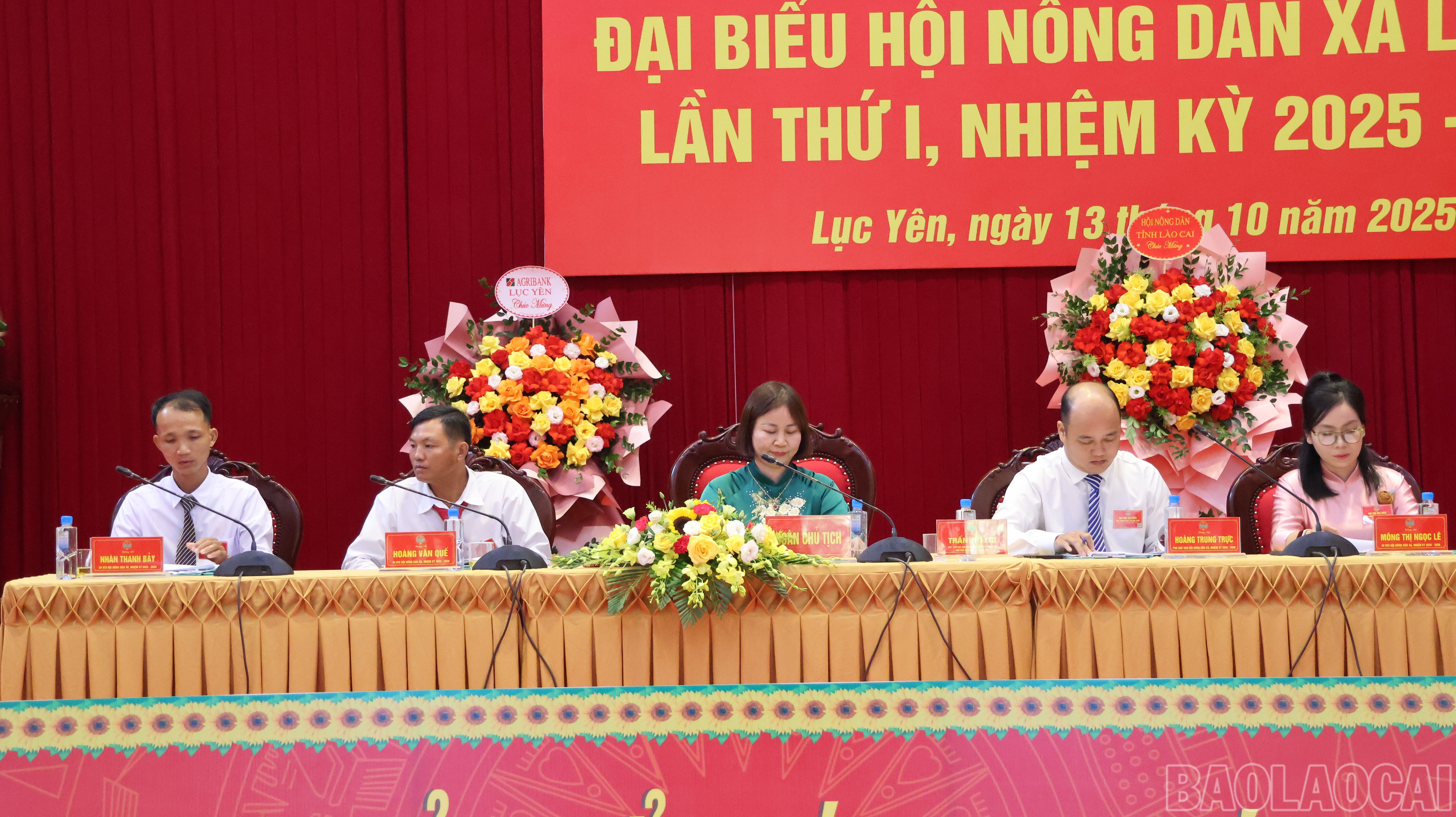 Đoàn Chủ tịch điều hành đại hội. baolaocai-br_doanct.jpg