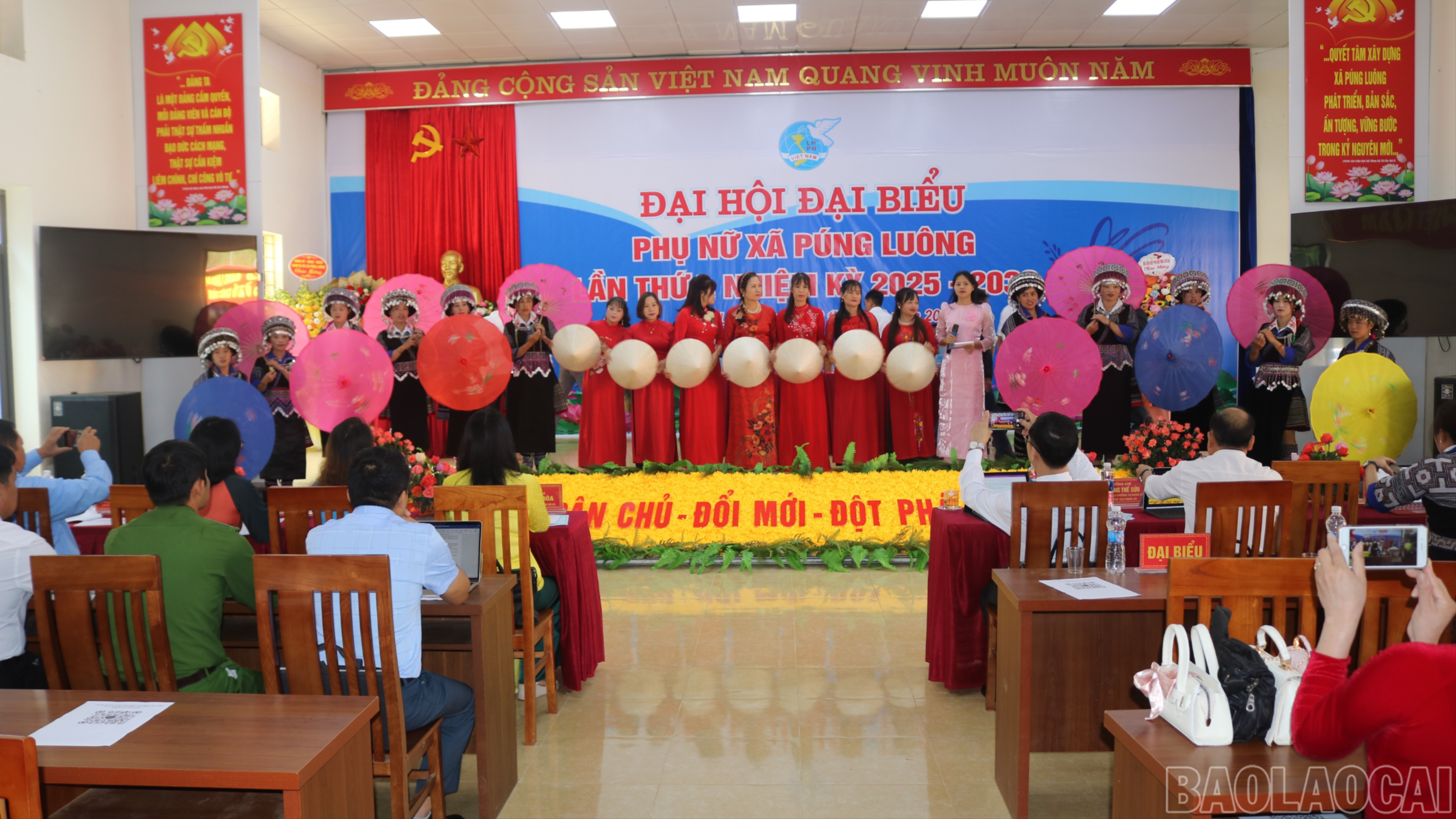 Văn nghệ chào mừng đại hội. baolaocai-br_br-a-dh-1.jpg
