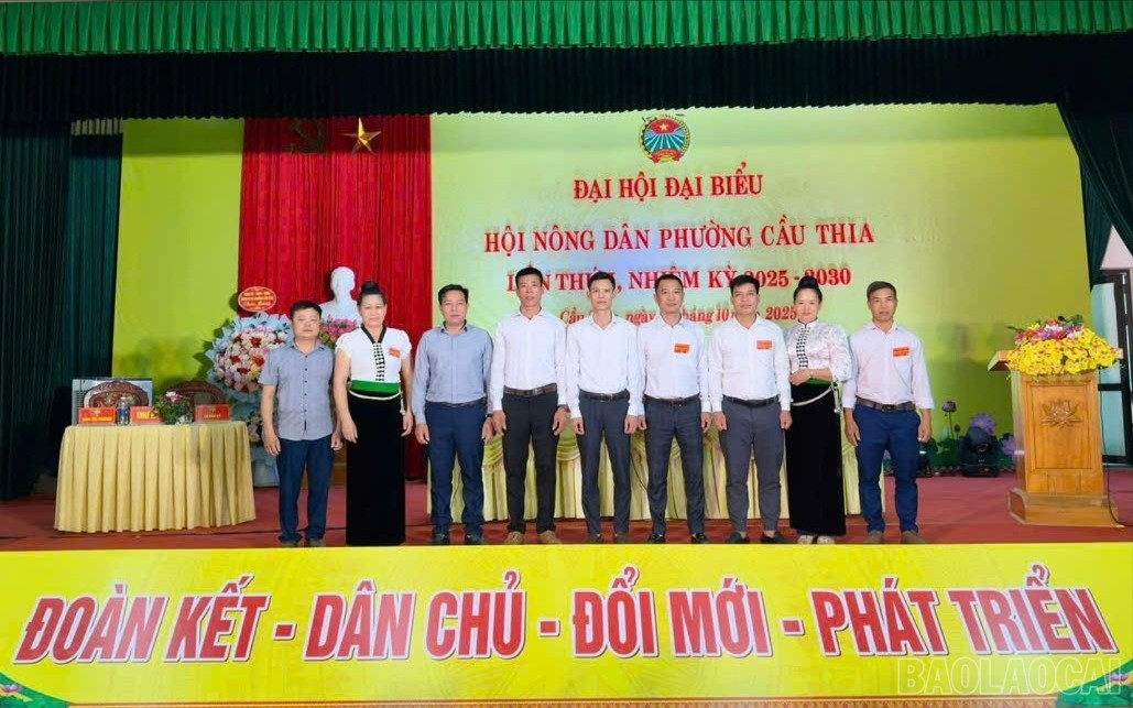 Ban Thường vụ Hội Nông dân phường Cầu Thia khóa mới. baolaocai-br_ramat1-2-7023.jpg