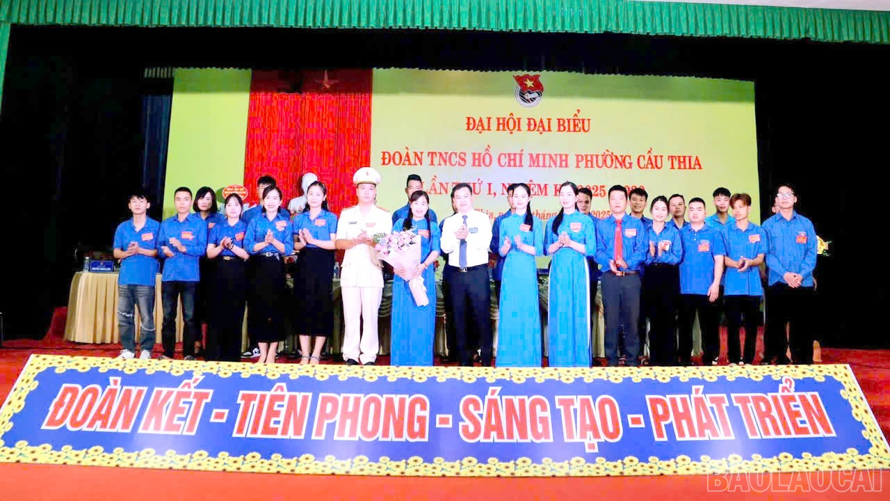 Ban Chấp hành Đoàn TNCS Hồ Chí Minh phường Cầu Thia khóa mới ra mắt đại hội. baolaocai-br_ramatcauthia-4133.jpg