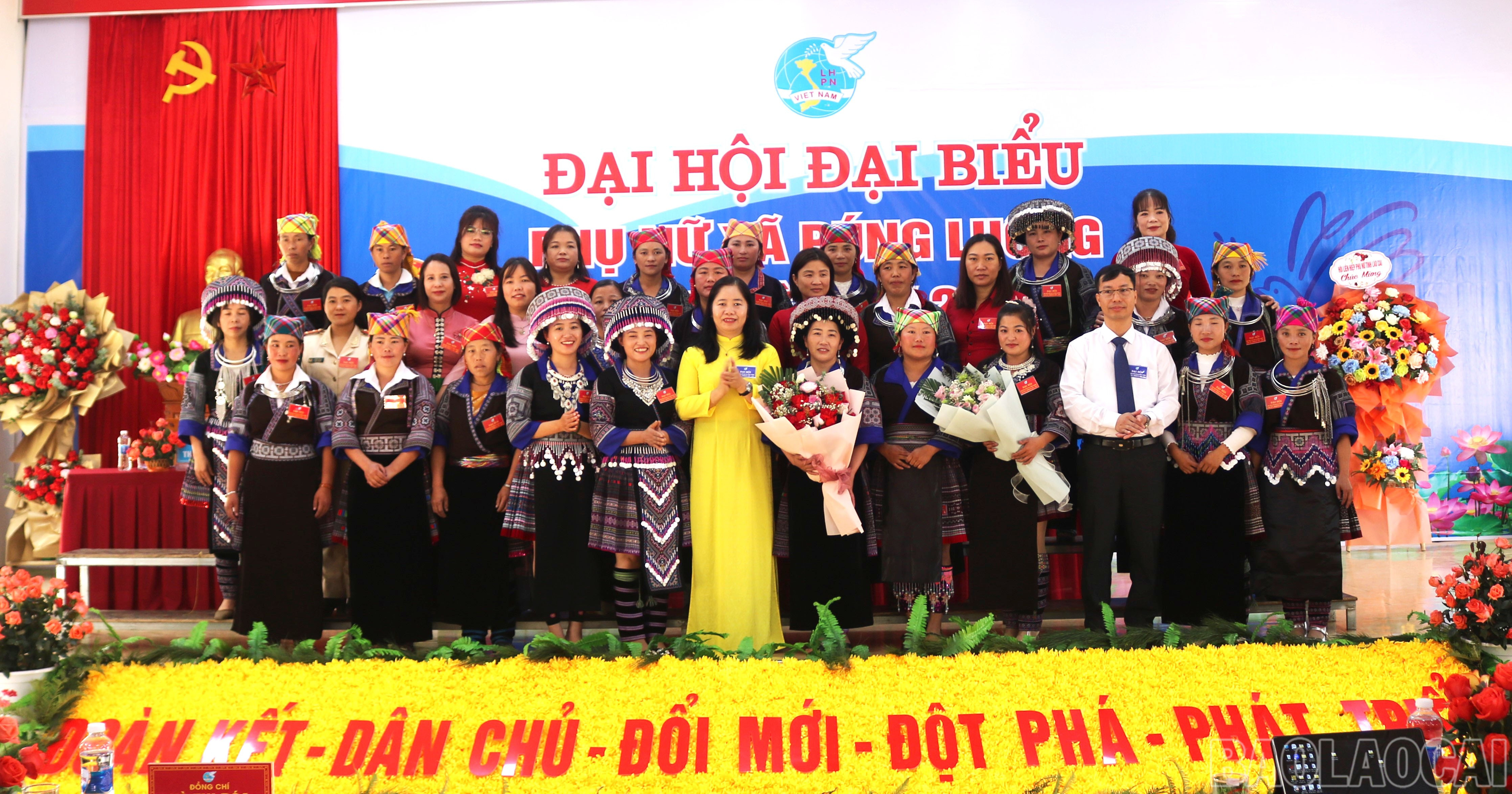 Ban Chấp hành Hội Liên hiệp Phụ nữ xã Púng Luông khóa mới ra mắt đại hội. baolaocai-br_a-dh-10-2298.jpg