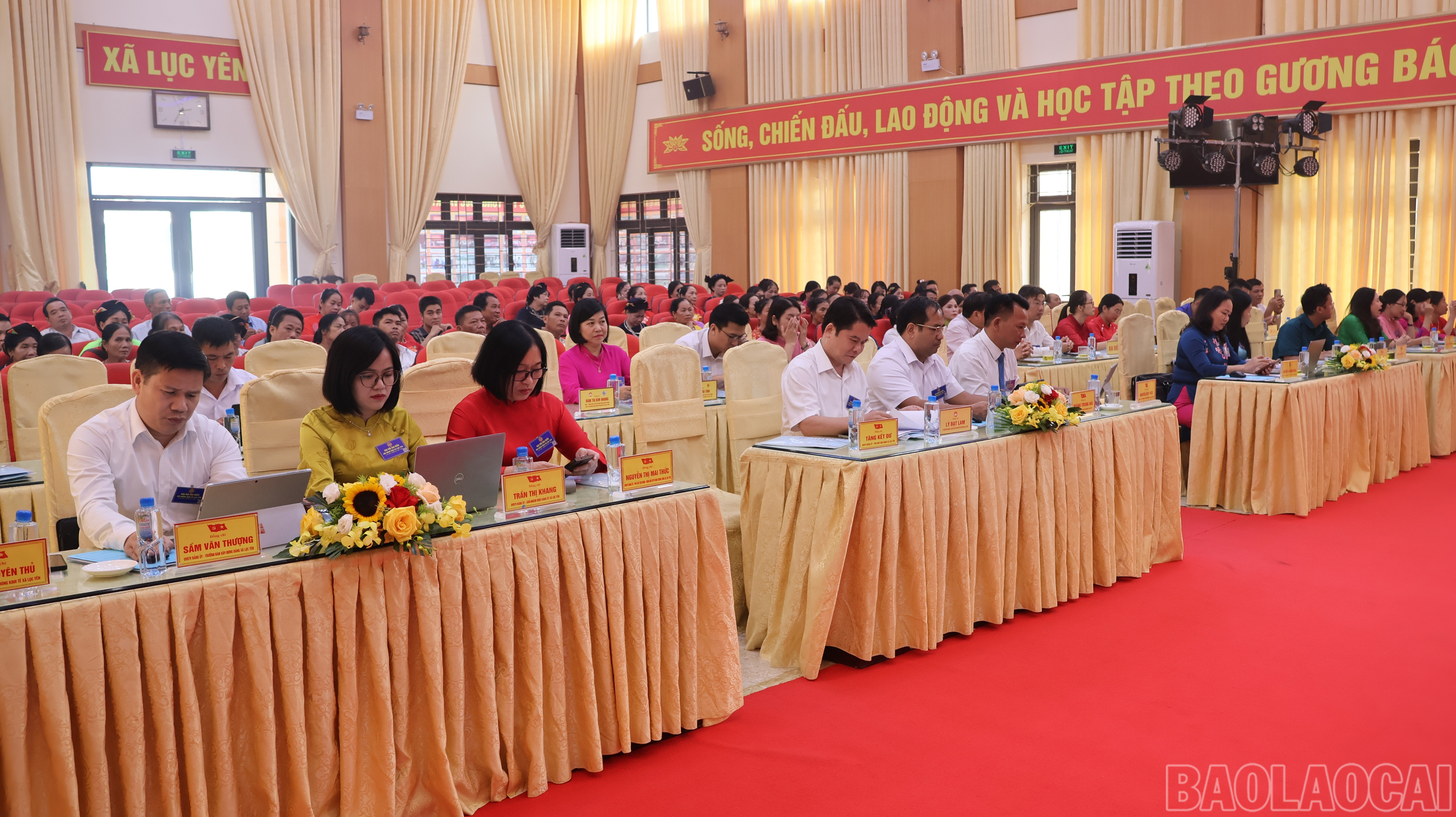 Đại biểu dự đại hội. baolaocai-br_daibieu.jpg