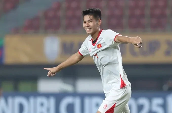 Nguyễn Hiểu Minh ghi dấu ấn mạnh mẽ trong màu áo U23 Việt Nam.