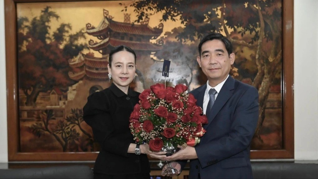 Madam Pang tới Đại sứ quán Việt Nam để xin lỗi. madamthai-8825.jpg