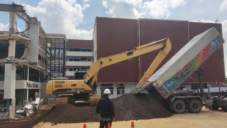 Công tác lấp hố tử thần đang dần được hoàn tất.