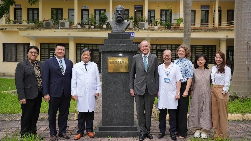 Đoàn đại biểu Liên minh Nghị sĩ toàn cầu về phòng chống lao tham quan và làm việc tại Bệnh viện Phổi Trung ương. lao-3938.jpg