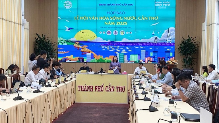 Quang cảnh buổi họp báo.