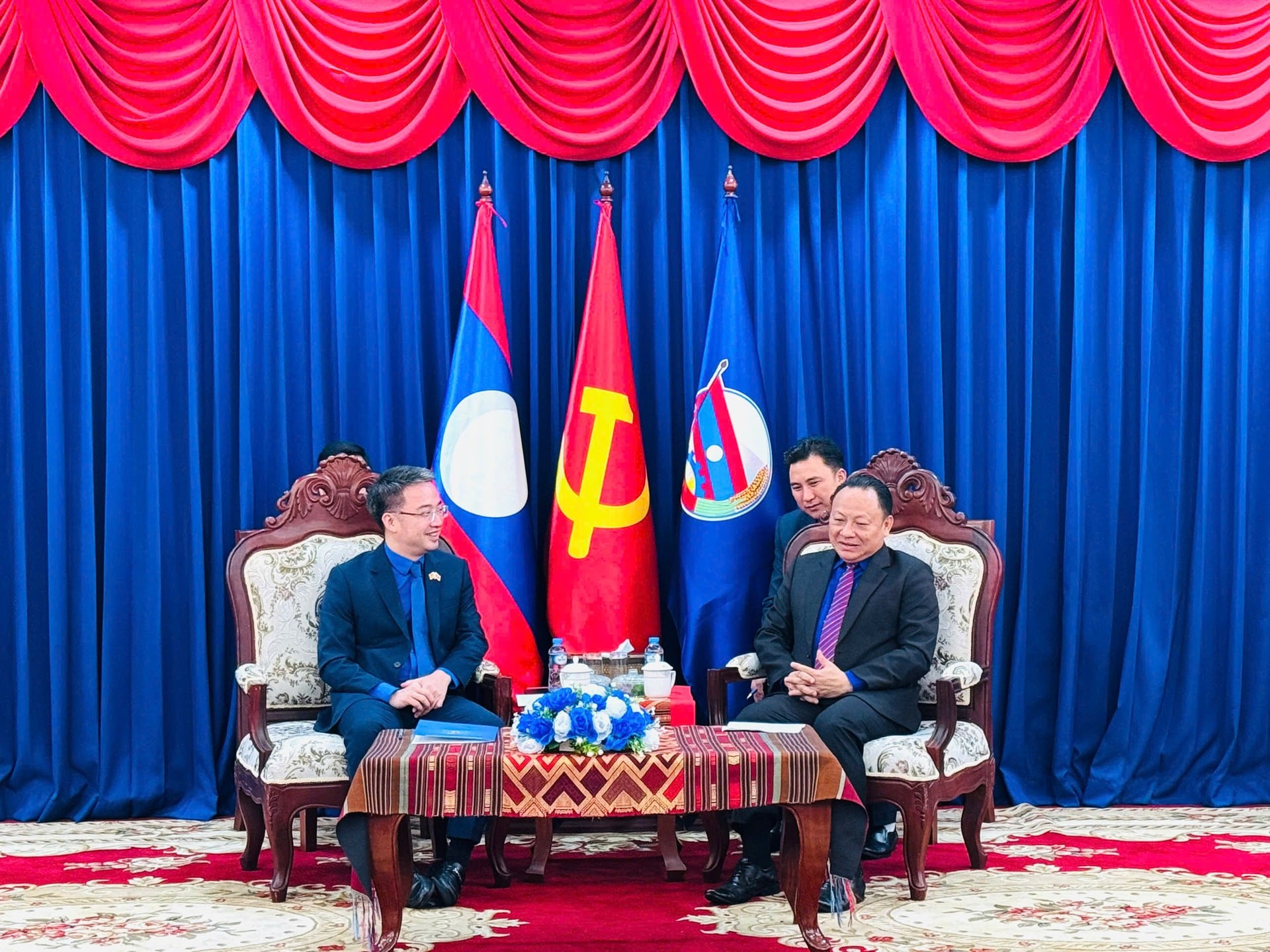 Bí thư Trung ương Đoàn Nguyễn Tường Lâm bày tỏ cảm ơn trước sự đón tiếp trọng thị, chu đáo và tình cảm của lãnh đạo, cán bộ Trung ương Đoàn Thanh niên Nhân dân Cách mạng Lào dành cho đoàn công tác. 8-7vietla02.jpg