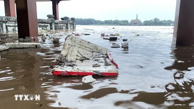 Lũ trên các sông ở Quảng Trị đang lên nhanh khiến nhiều nơi chìm trong nước. (Ảnh: Thanh Thủy/TTXVN)