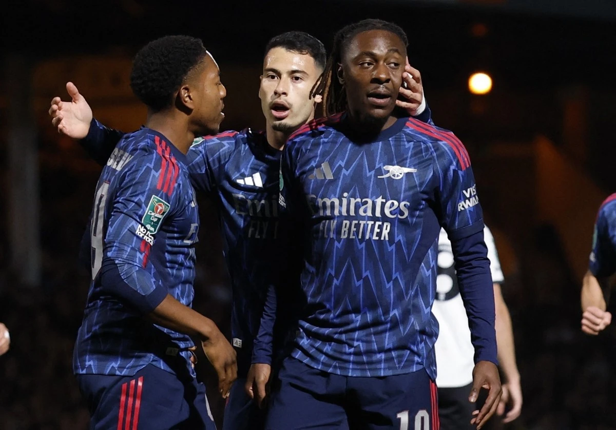 Arsenal thắng dễ Port Vale.