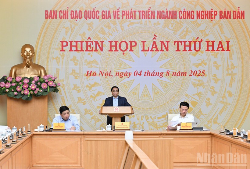 Thủ tướng Chính phủ Phạm Minh Chính chủ trì Phiên họp lần thứ hai Ban Chỉ đạo Quốc gia về phát triển ngành công nghiệp bán dẫn. tthopbandan.jpg