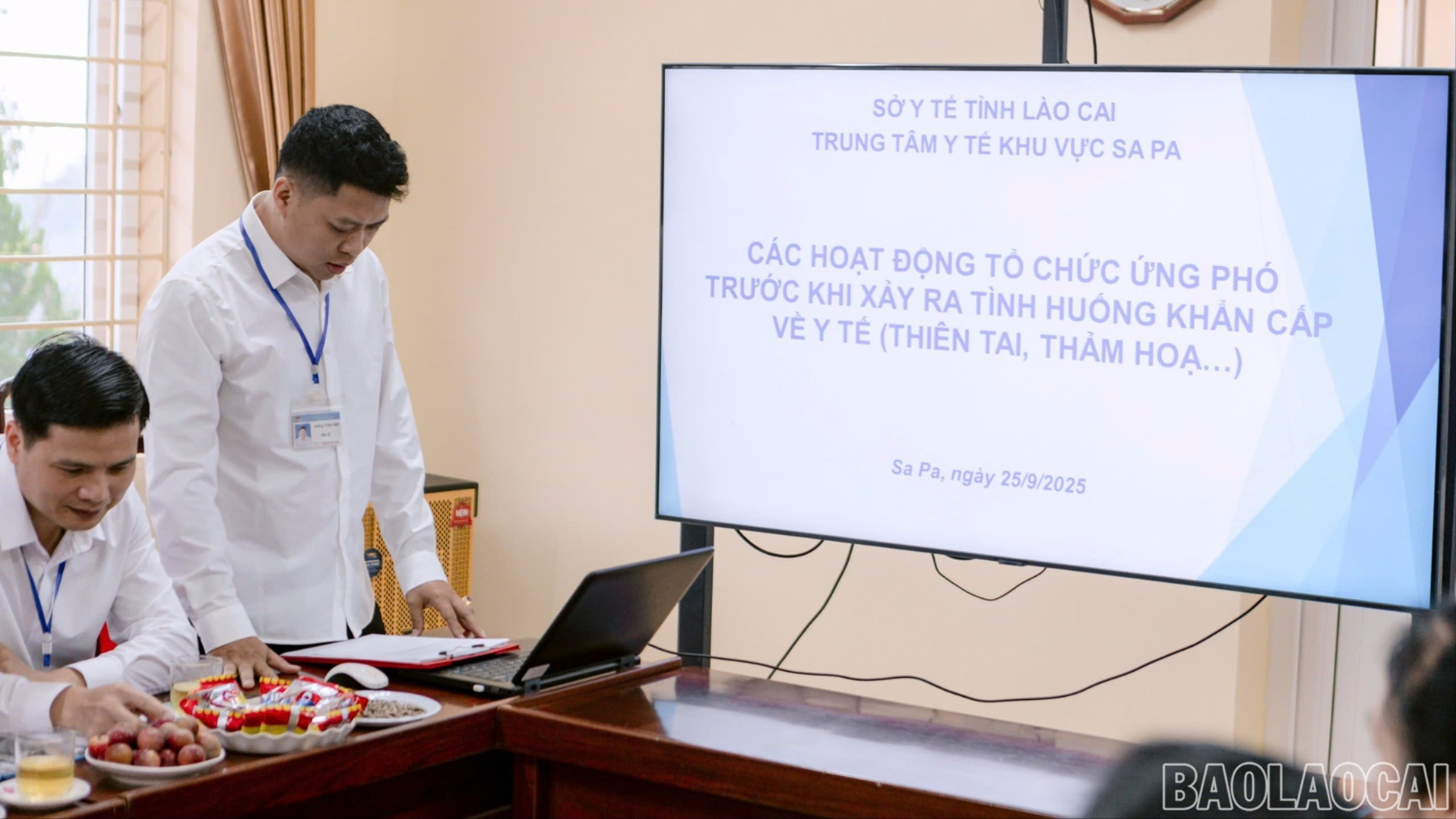 Hai bên thảo luận về kinh nghiệm giám sát, ứng phó với tình trạng y tế khẩn cấp. baolaocai-br-thaoluan2.jpg