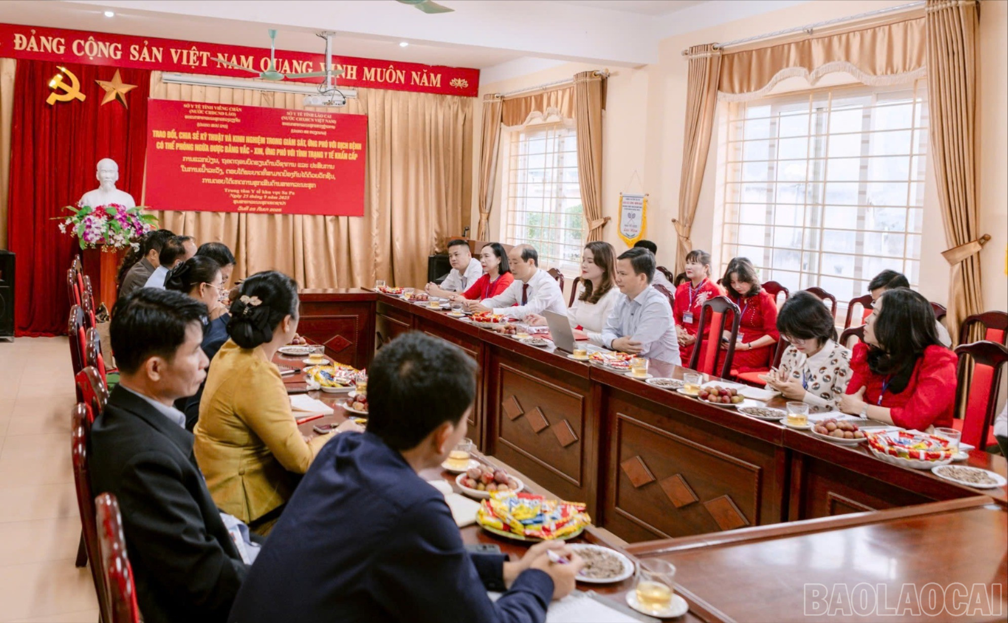 Quang cảnh buổi trao đổi. baolaocai-br_quangcanh-2189.jpg