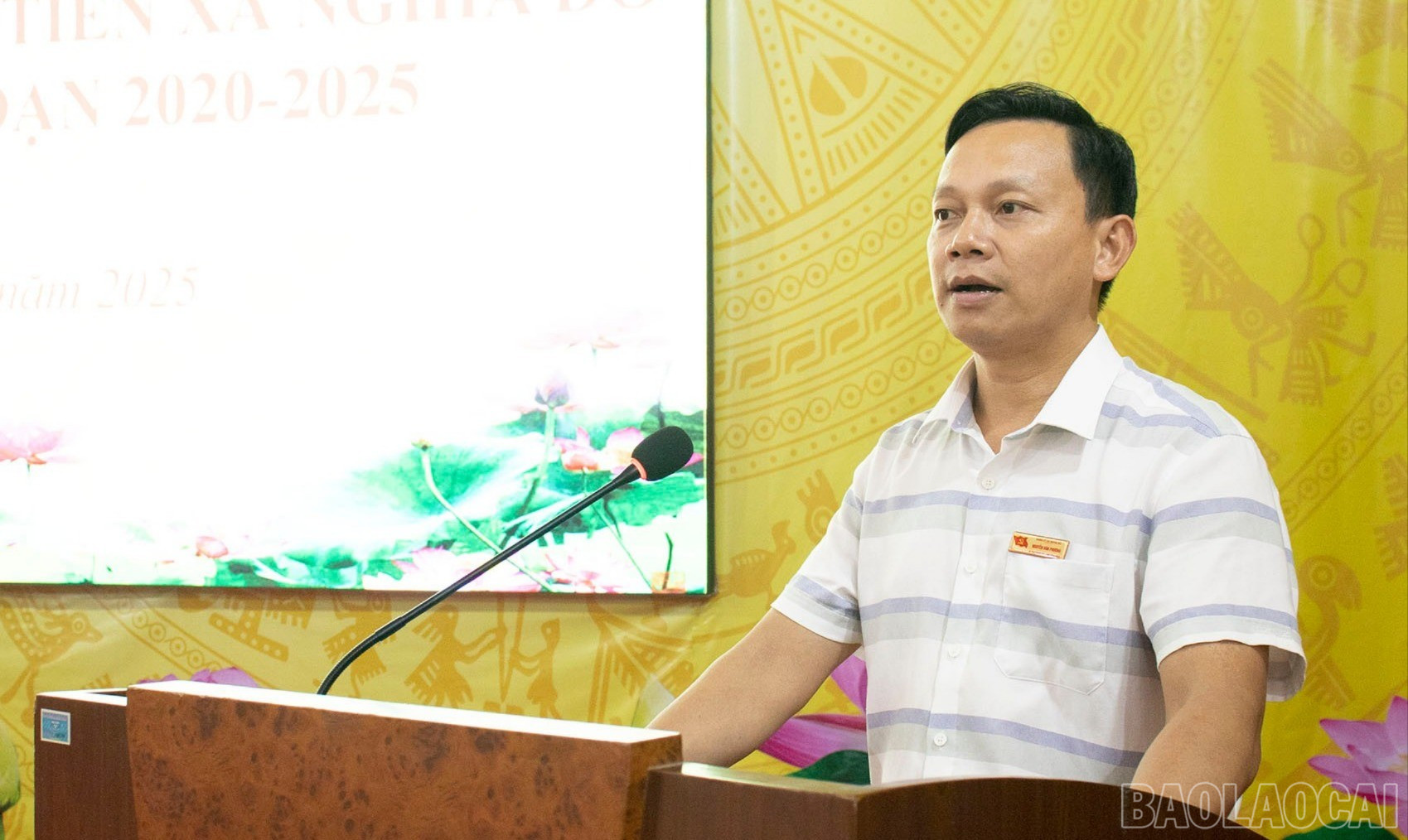 Đồng chí Nguyễn Văn Phương - Bí thư Đảng ủy phát biểu chỉ đạo tại hội nghị. baolaocai-br_bithu-244.jpg