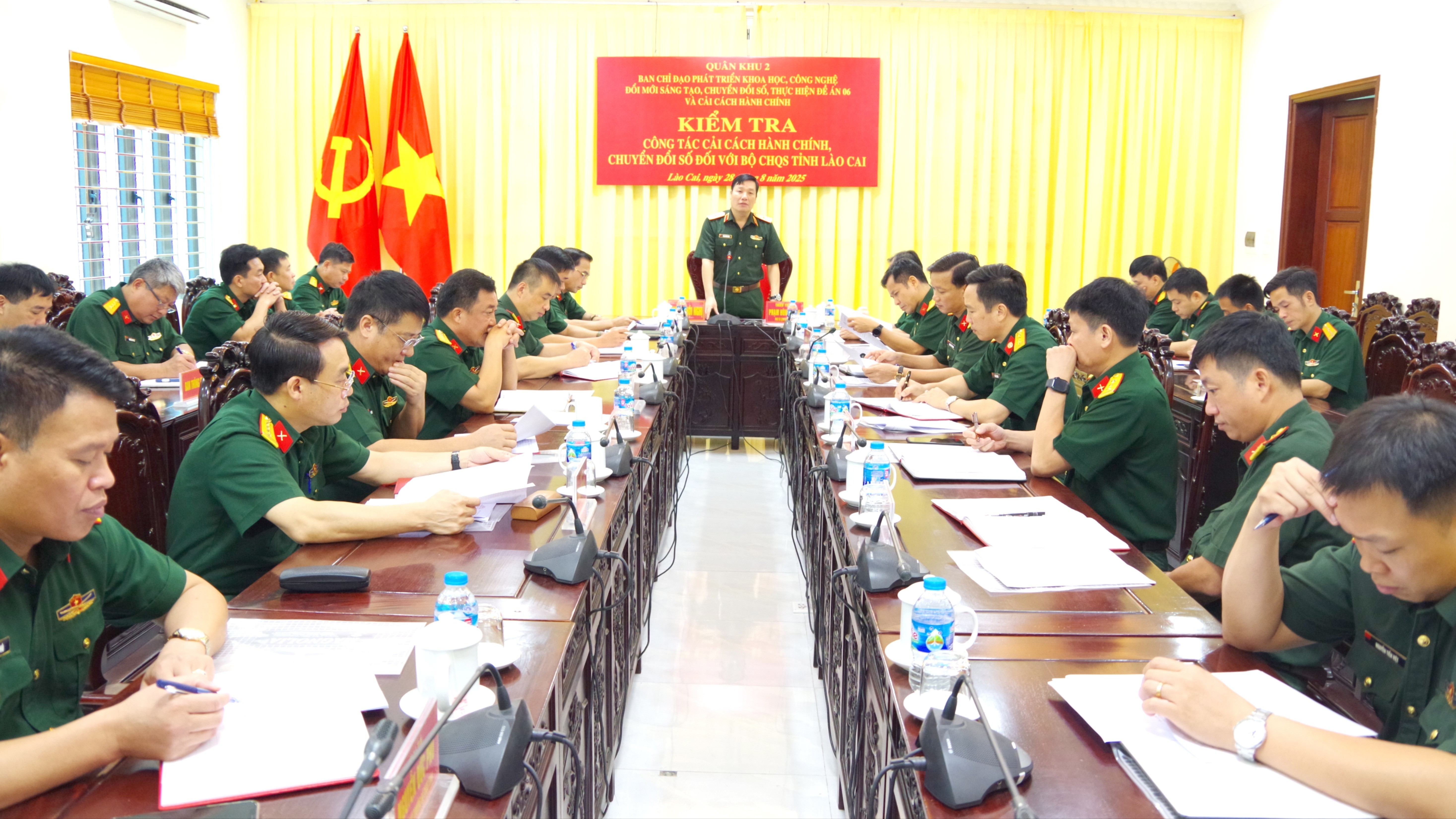 Quang cảnh buổi làm việc. anh-1-1068-5502.jpg