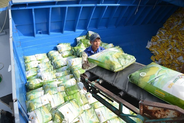 Xuất khẩu gạo 6 tháng đầu năm chỉ đạt 2,6 tỷ USD, giảm 9,8% so với cùng kỳ năm trước. 8-7xuatkhau2.jpg