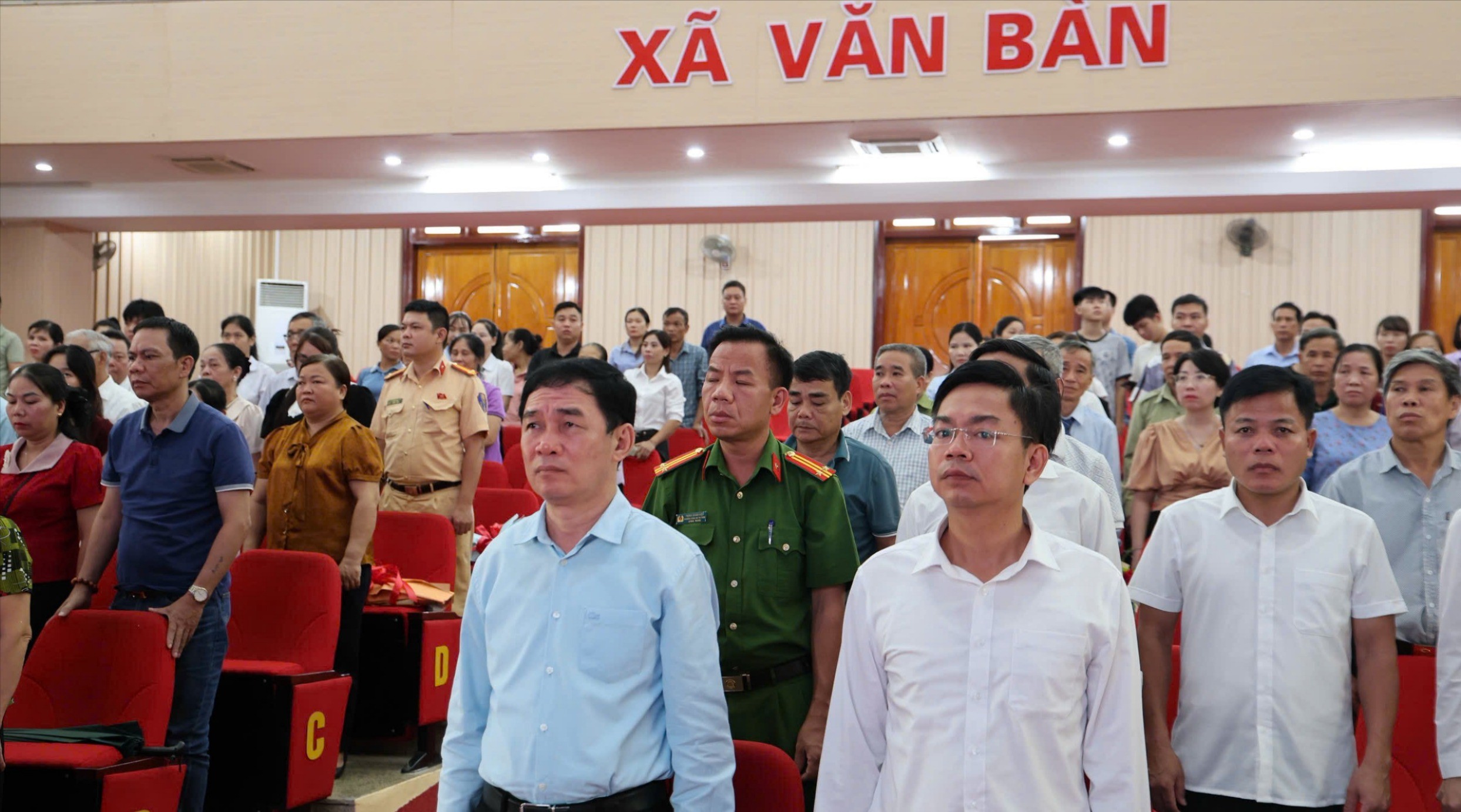 Các đại biểu dự buổi lễ hhd-2-3507.jpg